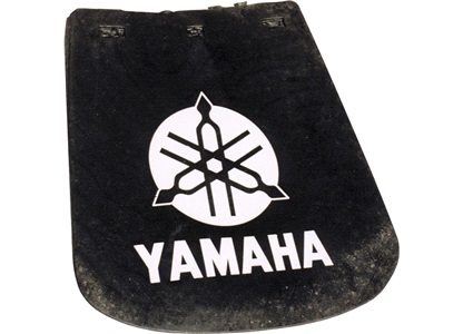 Stenklapp med Yamaha skrift, foran, sort